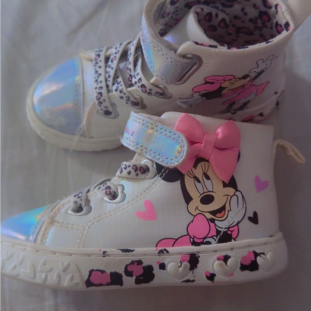 Shoes - Picture 4 of 6